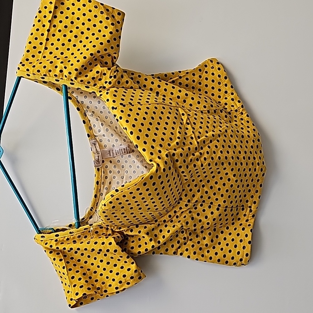 Blue and yellow  top large diva appared